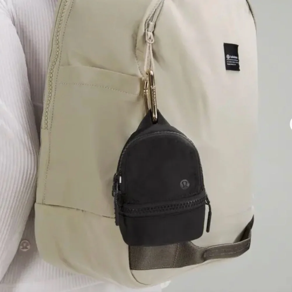 MINI Backpack Clip - Picture 3 of 10